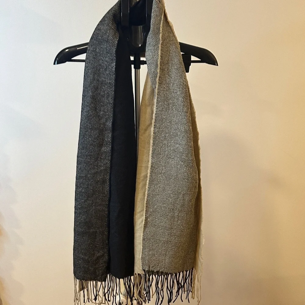 H&M Two-Tone Beige and Black Scarf